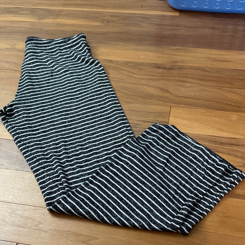 Old Navy Black and White Striped Pajama Pants Size XS!